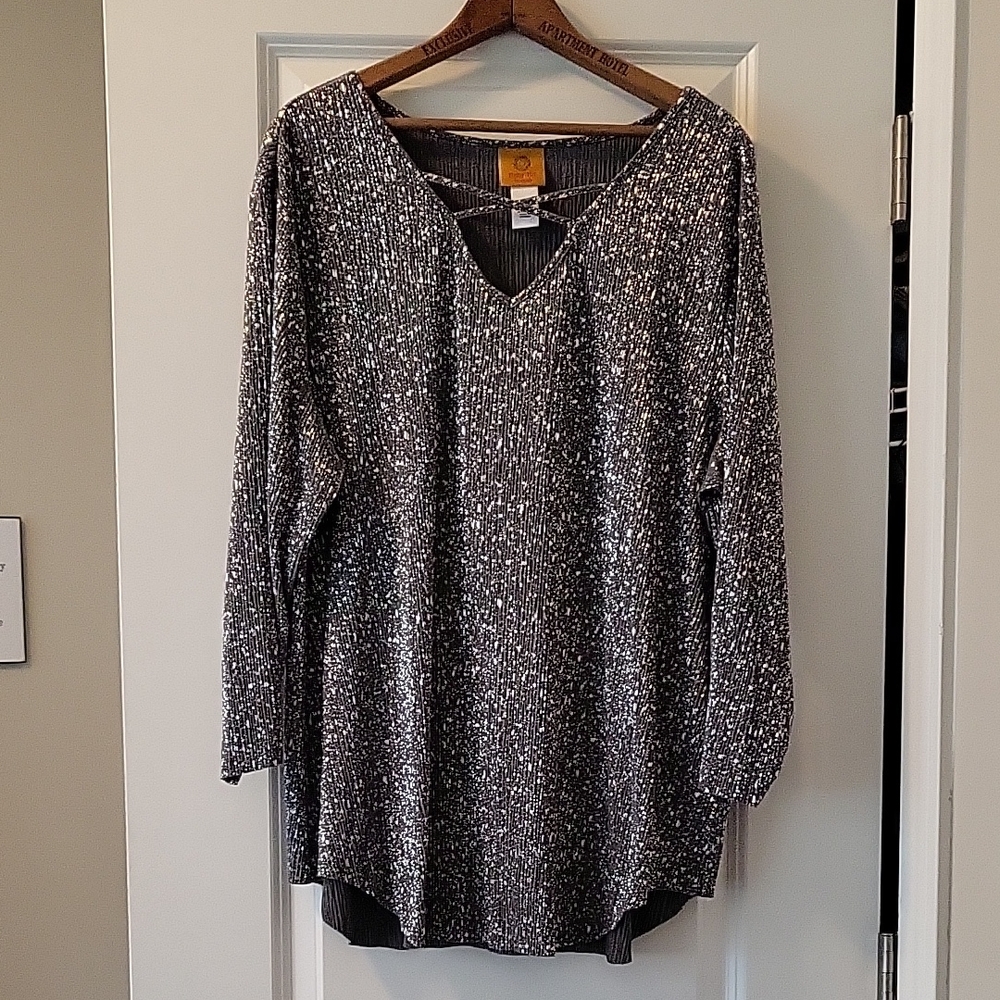 Ruby Rd. Speckled Grey and Silver V-Neck Blouse